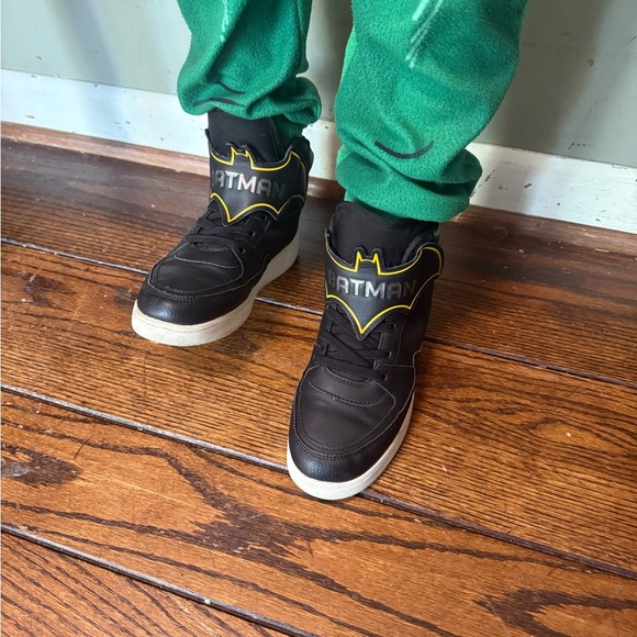 H&M Batman Black High Top Sneakers with Velcro Closure - Picture 4 of 13